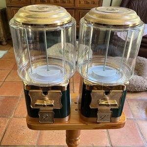 Vendworx Double Headed w/original sturdy stand Gumball and Candy Machine. NIB